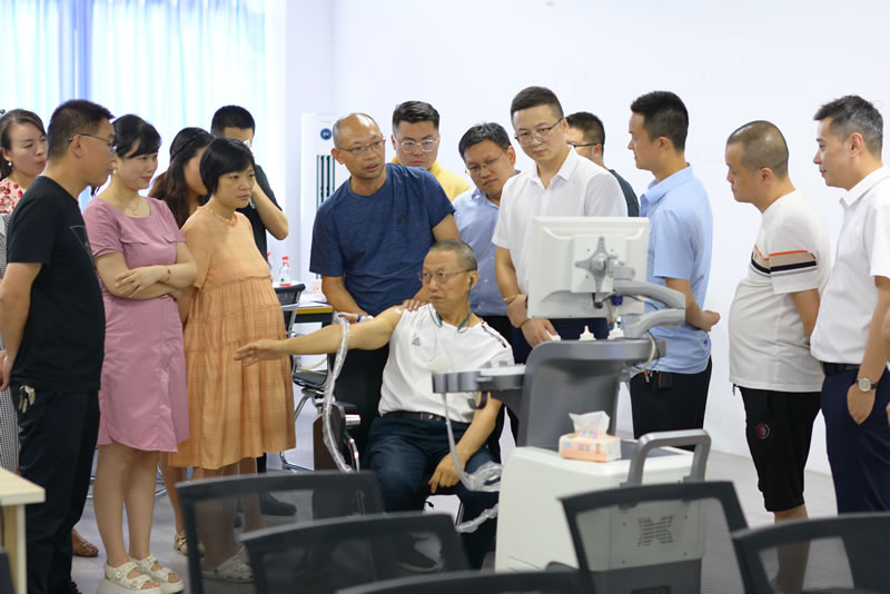 綿陽(yáng)市、江油市醫(yī)療領(lǐng)航者蒞臨我司，共繪健康未來(lái)新篇章！3.jpg