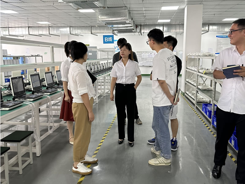 市局領導蒞臨指導，共繪綿陽市先鋒醫(yī)療器械新篇章！2.jpg