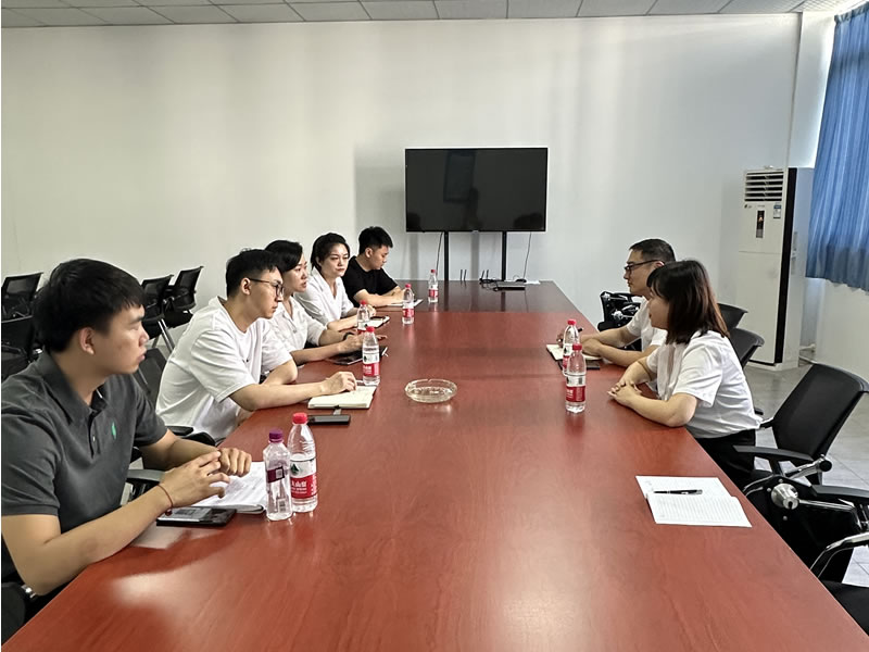 市局領導蒞臨指導，共繪綿陽市先鋒醫(yī)療器械新篇章！1.jpg