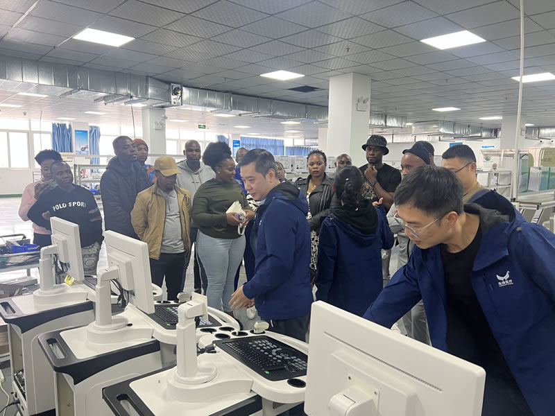 綿陽非洲留學(xué)生團參訪我司工廠，共促中外國際交流與商務(wù)合作新篇章！5.jpg