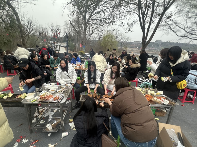 綿陽市先鋒醫(yī)療器械有限公司—— 慶?！?.8婦女節(jié)”，共赴燒烤盛宴，致敬巾幗風(fēng)采1.jpg